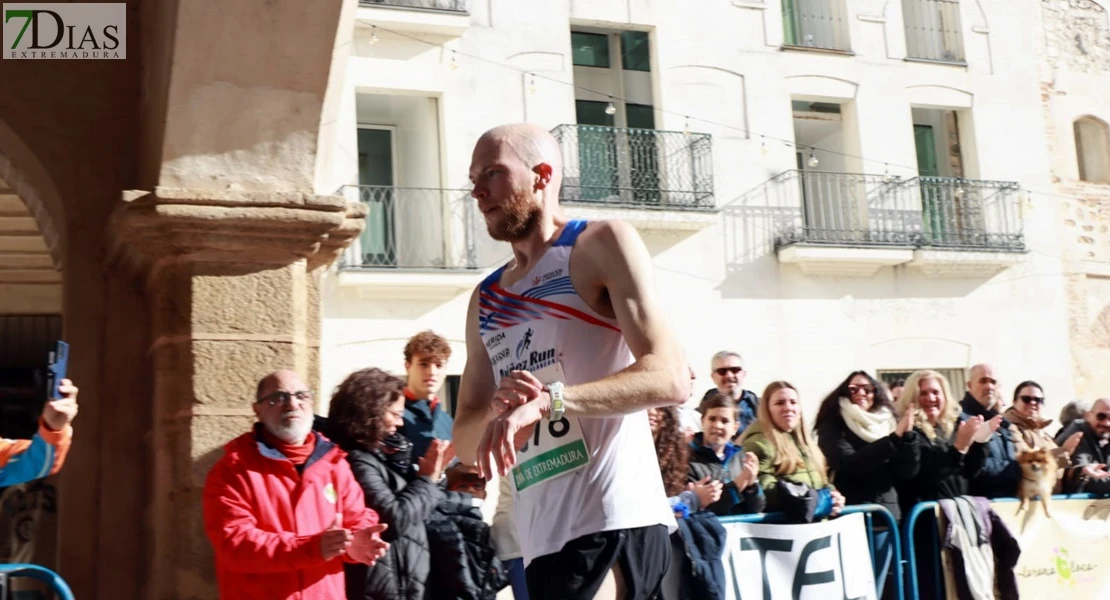 La San Silvestre de Badajoz en imágenes: deporte, disfraces y espíritu navideño