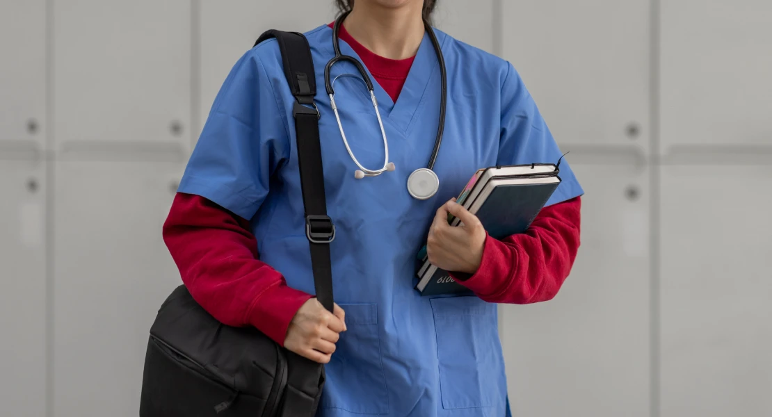 UED-SyT ve imprescindible tener profesionales de enfermería en los centros educativos de Extremadura