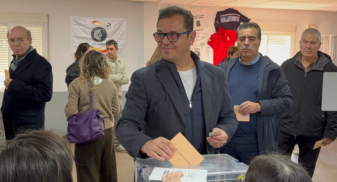 Raúl González (JXEL) ejerce su derecho a voto