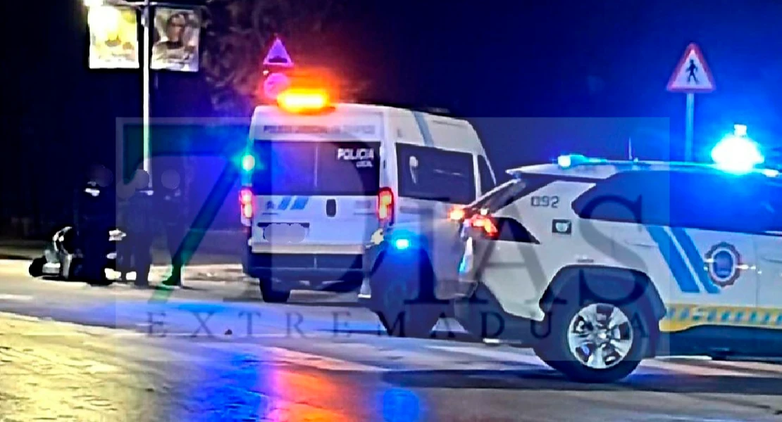 Una colisión entre un coche y una moto deja un herido en Badajoz