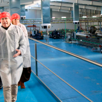 Gallardo carga contra Guardiola por "abandonar" al sector agrario y anuncia 5.000 viviendas rurales