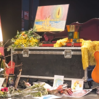 FOTONOTICIA: Así ha sido el homenaje a Robe Iniesta en Plasencia