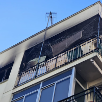 Un incendio de vivienda moviliza un amplio dispositivo durante la madrugada en Plasencia