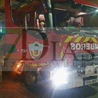 Dos incendios consecutivos movilizan a los bomberos en Badajoz