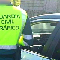 Un trailer acaba en la cuneta entre Talavera la Real y Pueblonuevo