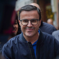 Gallardo promete reforzar la sanidad y el comercio local "abandonados por Guardiola"