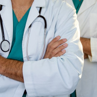 Los médicos podrán jubilarse más tarde en Extremadura