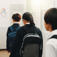 Escuelas públicas saturadas y privadas con pocos alumnos: PIDE denuncia un “uso ilegal” de fondos