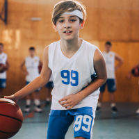 El campus de baloncesto de Talavera la Real vuelve con la visita de profesionales