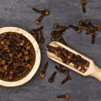 Alerta alimentaria en una conocida marca de clavo molido: "No lo consumas"