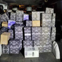 Pillan a tres personas robando un millar de botellas de vino en Monesterio