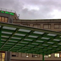 Un joven hospitalizado tras un accidente entre un coche y una moto en Mérida