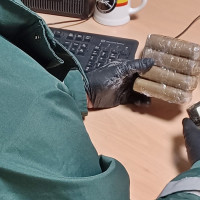 Un conductor extremeño da positivo en drogas y es pillado transportando casi medio kilo de hachís