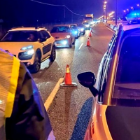 Cortan la A-66 tras el incendio de un autobús a su paso por Extremadura