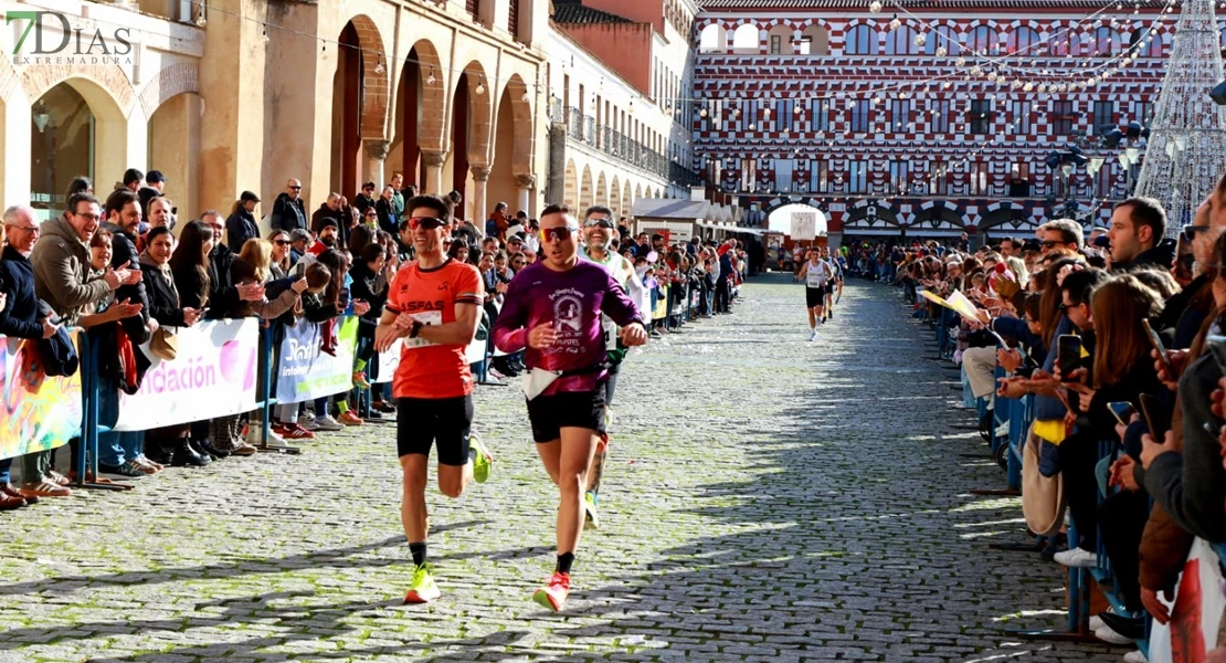 La San Silvestre de Badajoz en imágenes: deporte, disfraces y espíritu navideño