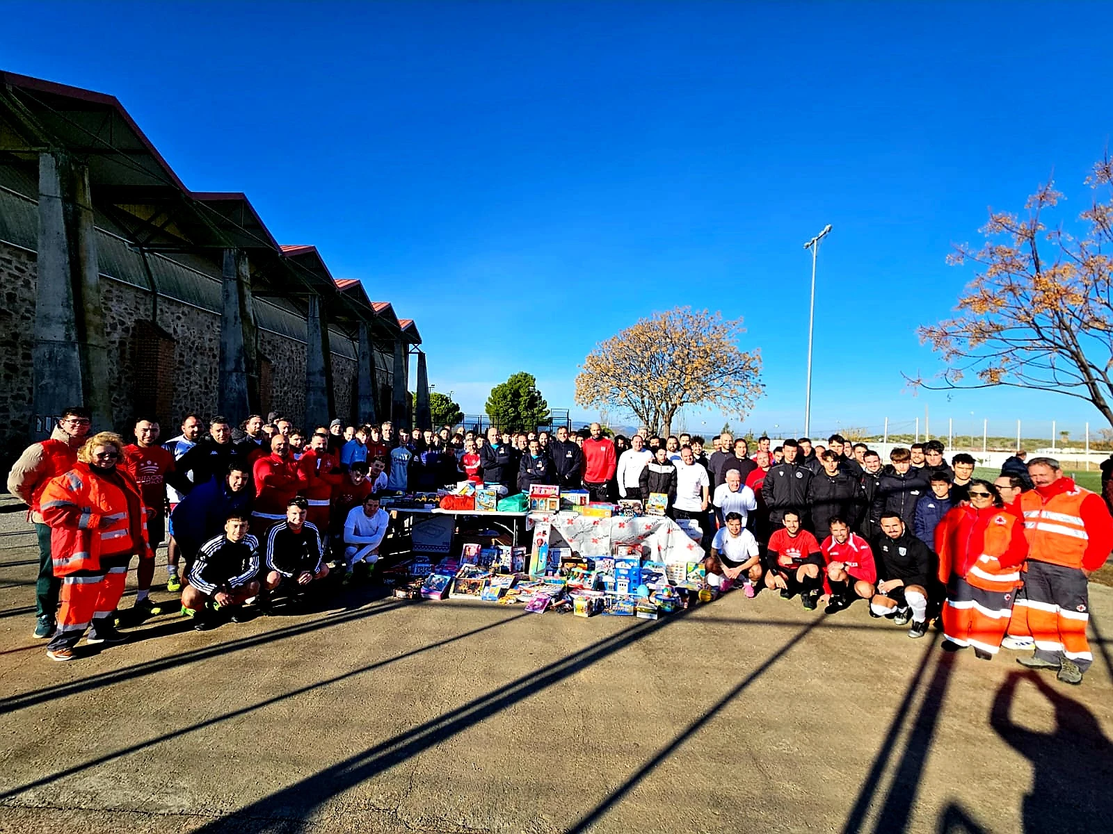 Fuente del Maestre reúne más de 1.200 juguetes en su trofeo benéfico 'de fútbol 7