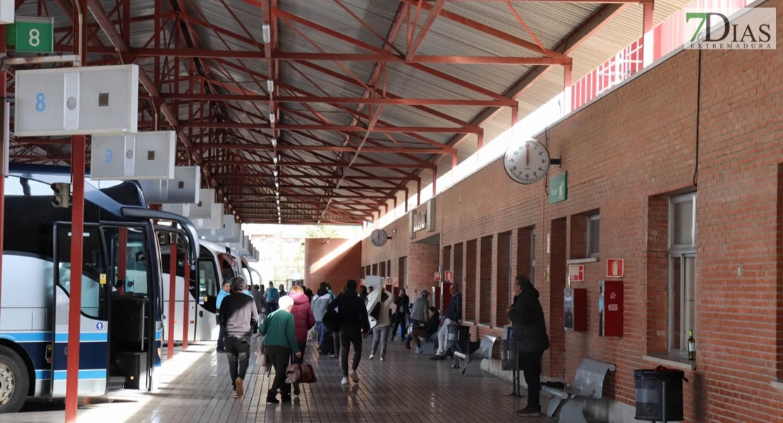 Extremadura mantendrá la tarjeta de transporte gratuito en 2026