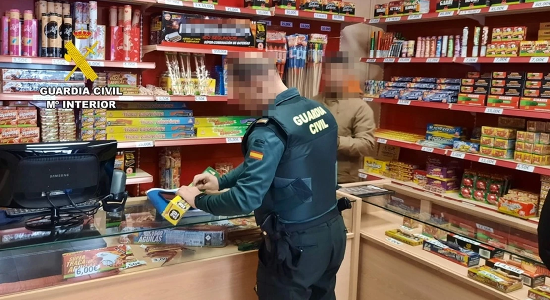 Retiran más de 4.000 artículos de pirotecnia que iban a ser vendidos ilegalmente en Extremadura
