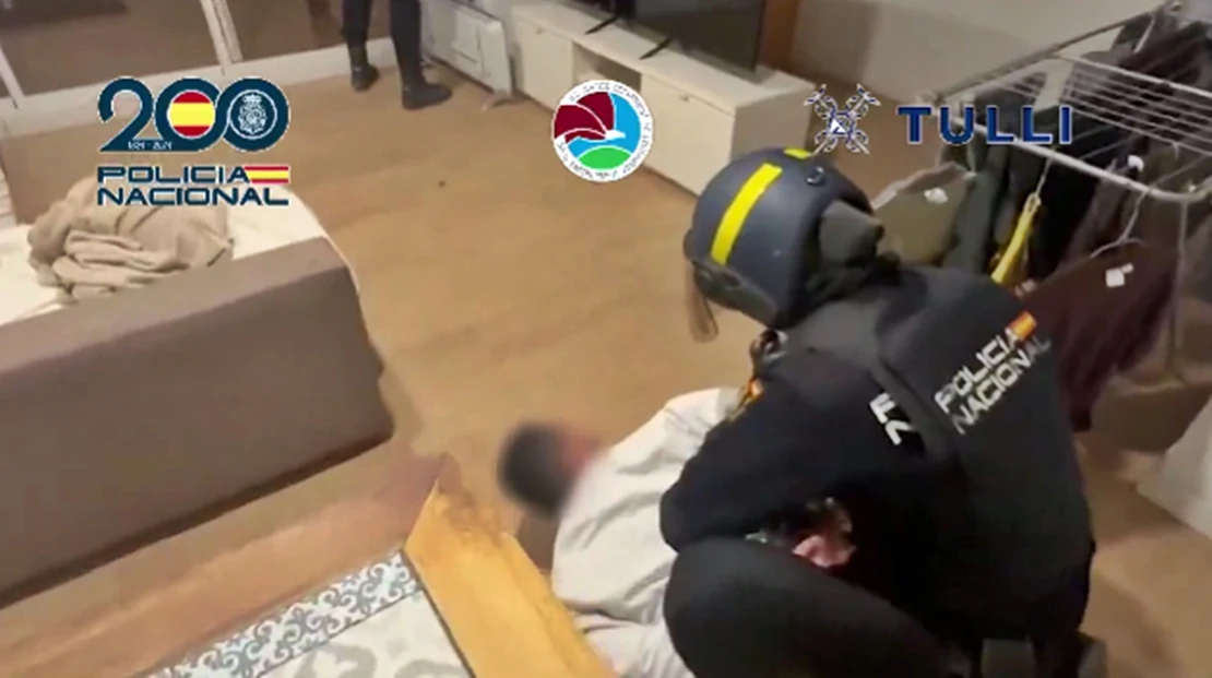 Pillados transportando metanfetamina oculta en una estatua