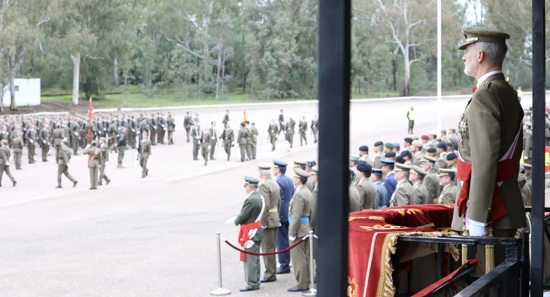 El Rey preside una jura de bandera en Cáceres
