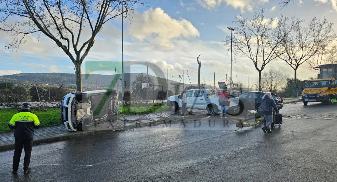Un fuerte viento sacude Plasencia en cuestión de minutos
