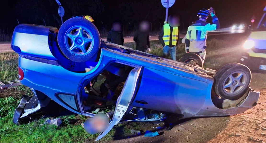 Aparatoso accidente en Botoa: un herido tras volcar su vehículo