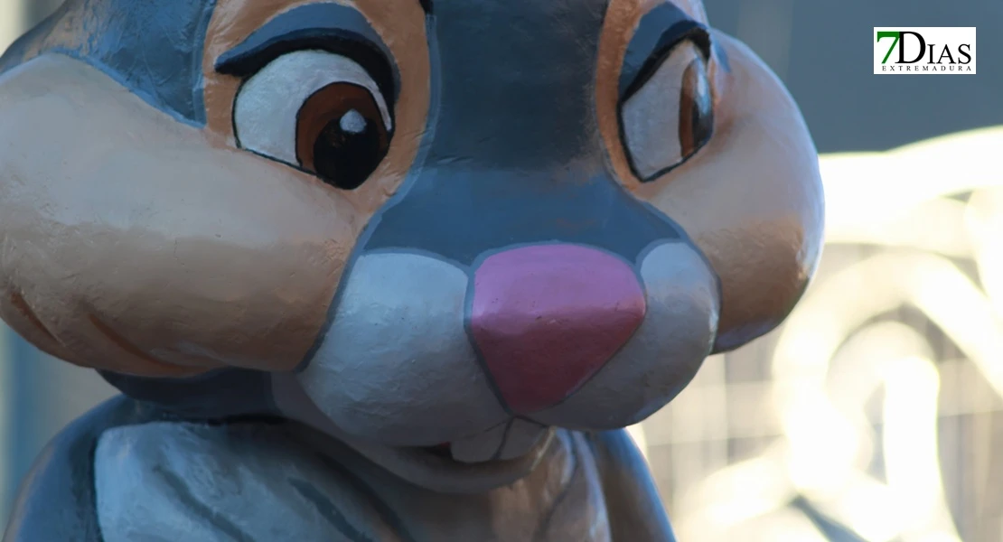 Miles de sonrisas reciben la cabalgata y a sus Reyes Magos en Badajoz