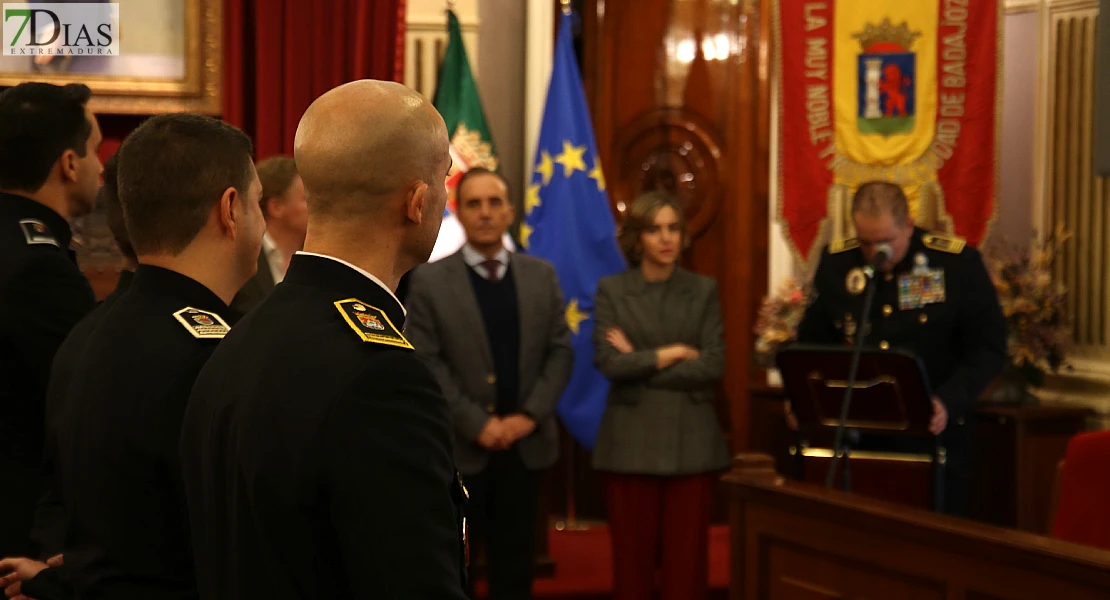 El cuerpo de la Policía Local de Badajoz cuenta con nuevos oficiales, inspector e intendente