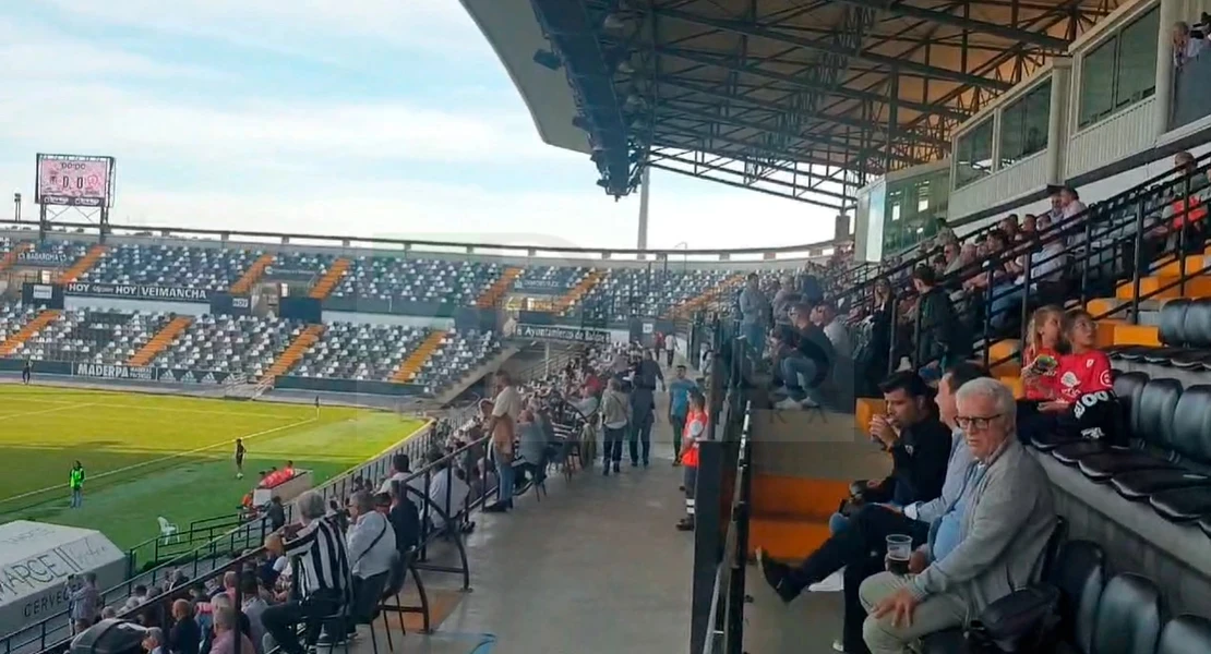 El CD Badajoz saca una promoción de entradas para agradecer a la afición "su apoyo y paciencia"