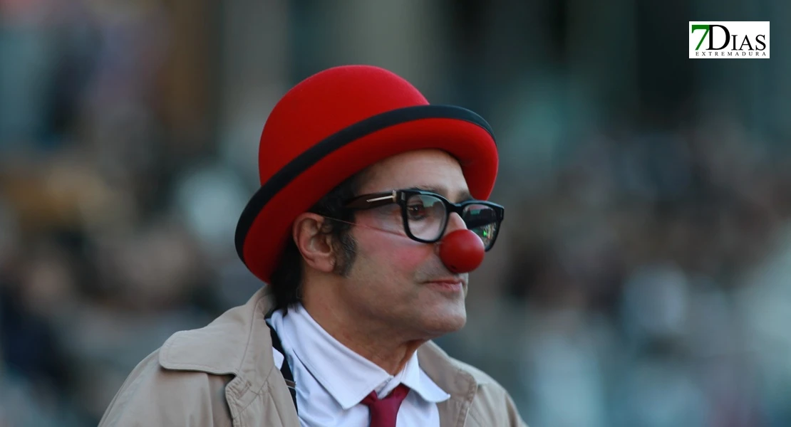 Miles de sonrisas reciben la cabalgata y a sus Reyes Magos en Badajoz