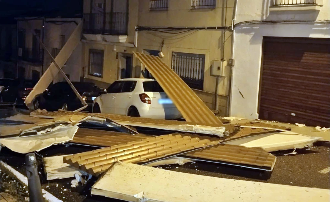 Bomberos del CPEI intervienen en medio centenar de incidencias por el fuerte temporal