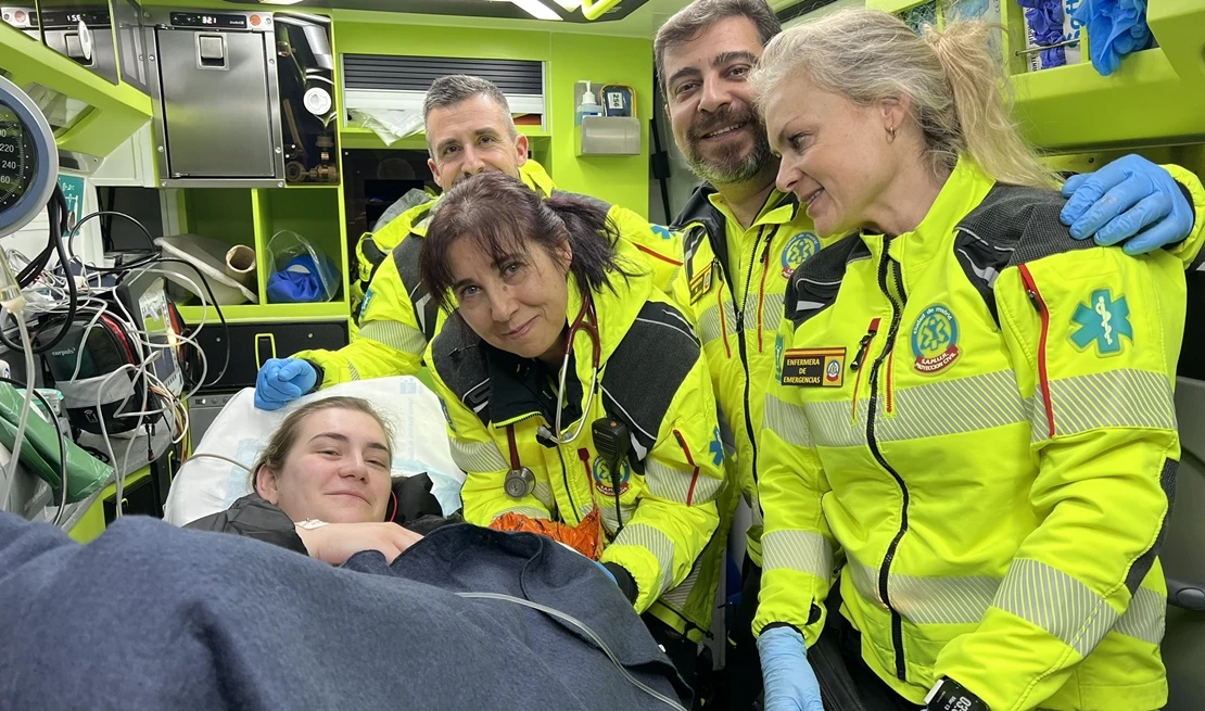Una mujer da a luz en plena calle