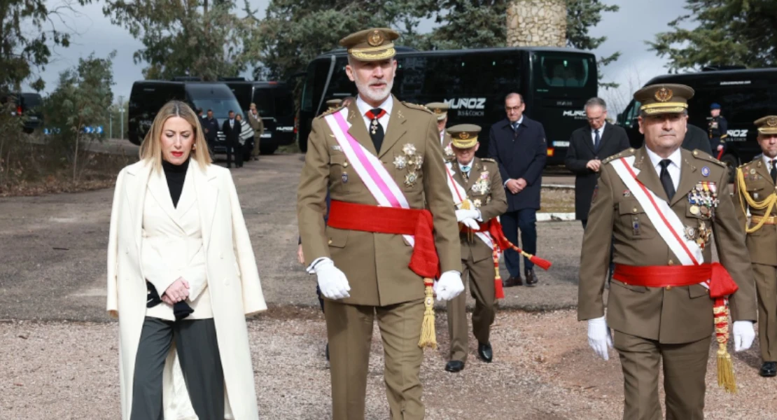 Guardiola a los alumnos que han jurado bandera: "Extremadura agradece vuestro paso al frente"