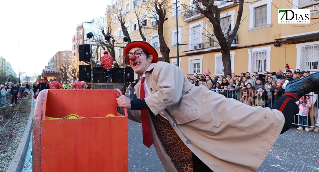 Miles de sonrisas reciben la cabalgata y a sus Reyes Magos en Badajoz