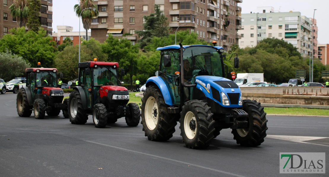 Las organizaciones agrarias convocan tractoradas en cinco carreteras extremeñas