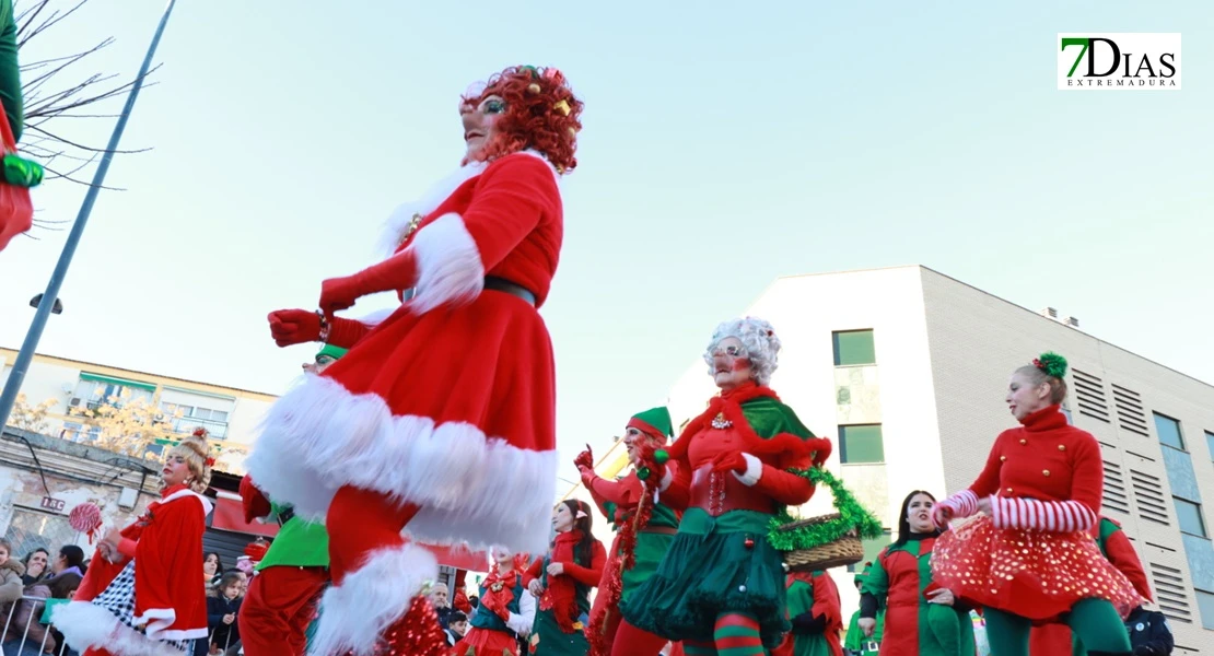 Miles de sonrisas reciben la cabalgata y a sus Reyes Magos en Badajoz