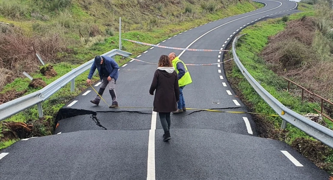 Agricultores y ganaderos se quedan sin paso en Valencia de Alcántara: proponen usar la vía de tren