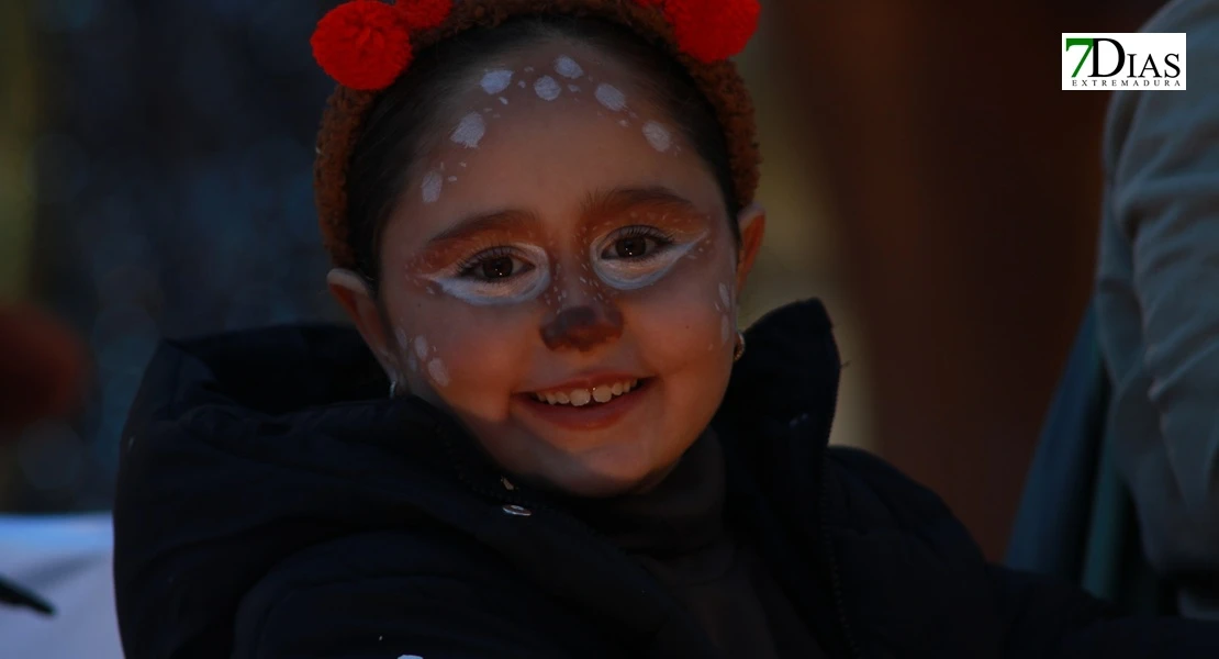 Miles de sonrisas reciben la cabalgata y a sus Reyes Magos en Badajoz