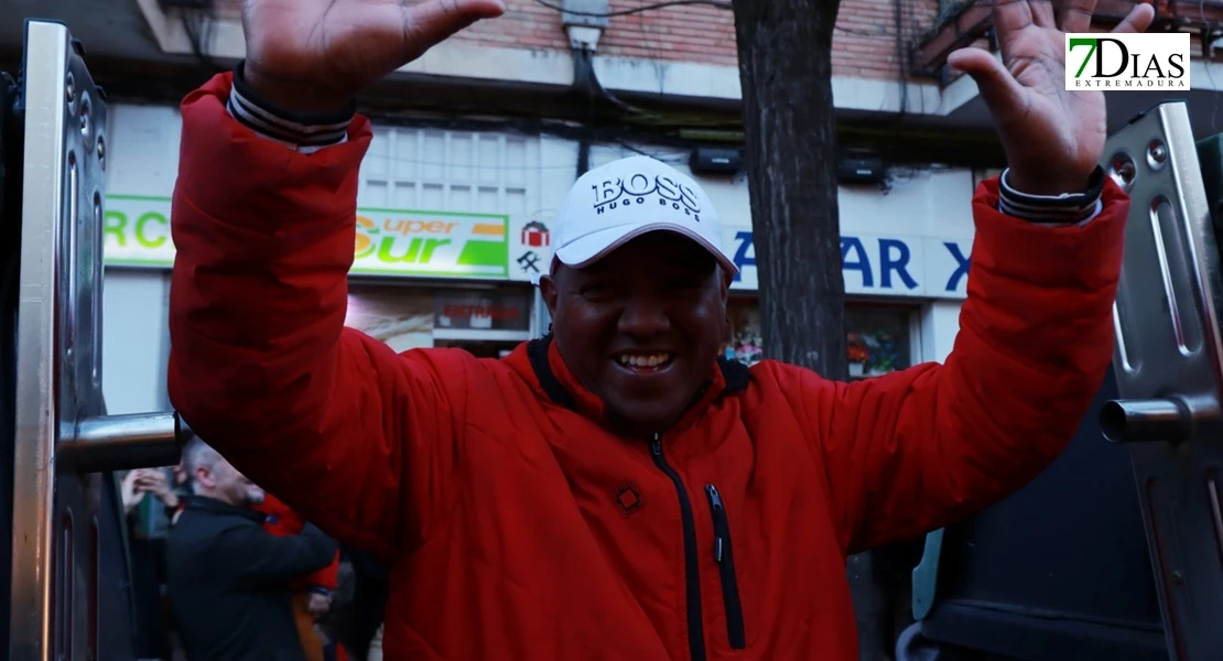 Miles de sonrisas reciben la cabalgata y a sus Reyes Magos en Badajoz