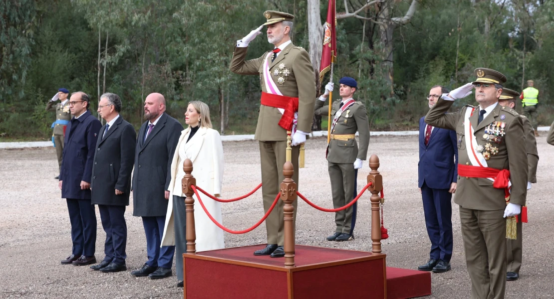 El Rey preside una jura de bandera en Cáceres