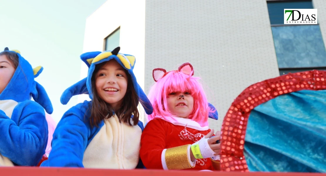 Miles de sonrisas reciben la cabalgata y a sus Reyes Magos en Badajoz