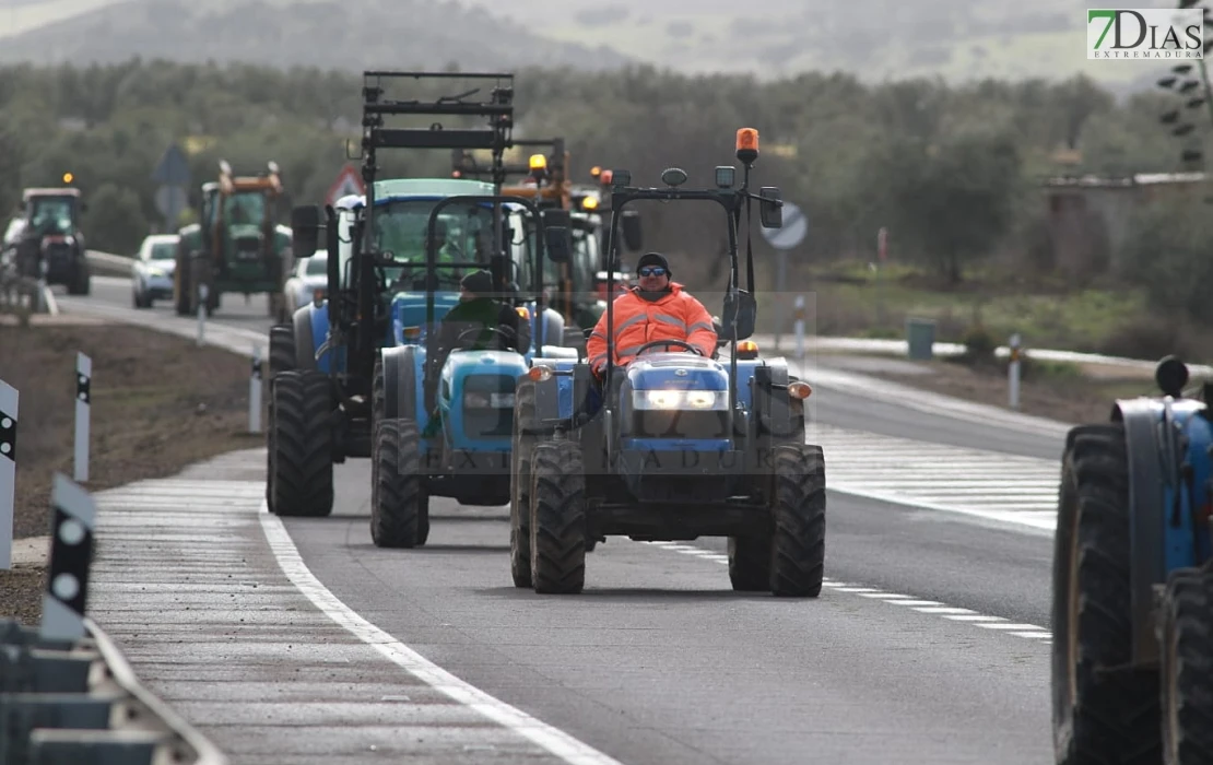 Imágenes de la tractorada en Extremadura para protestar por el acuerdo de Mercosur