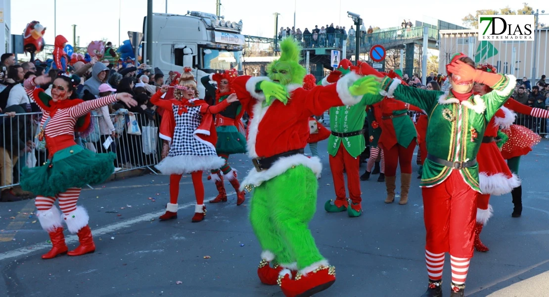 Miles de sonrisas reciben la cabalgata y a sus Reyes Magos en Badajoz