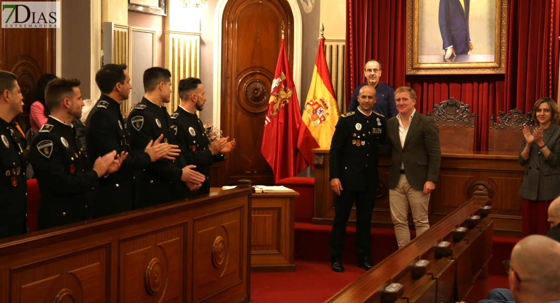 El cuerpo de la Policía Local de Badajoz cuenta con nuevos oficiales, inspector e intendente