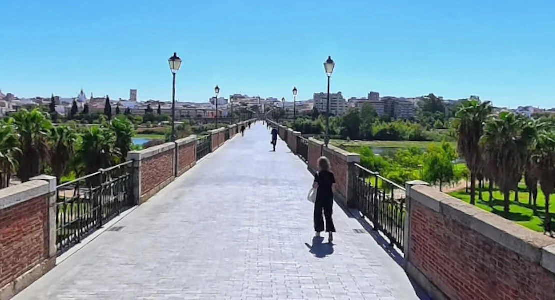 El Ayto. de Badajoz estudia instalar una nueva iluminación en el Puente de Palmas