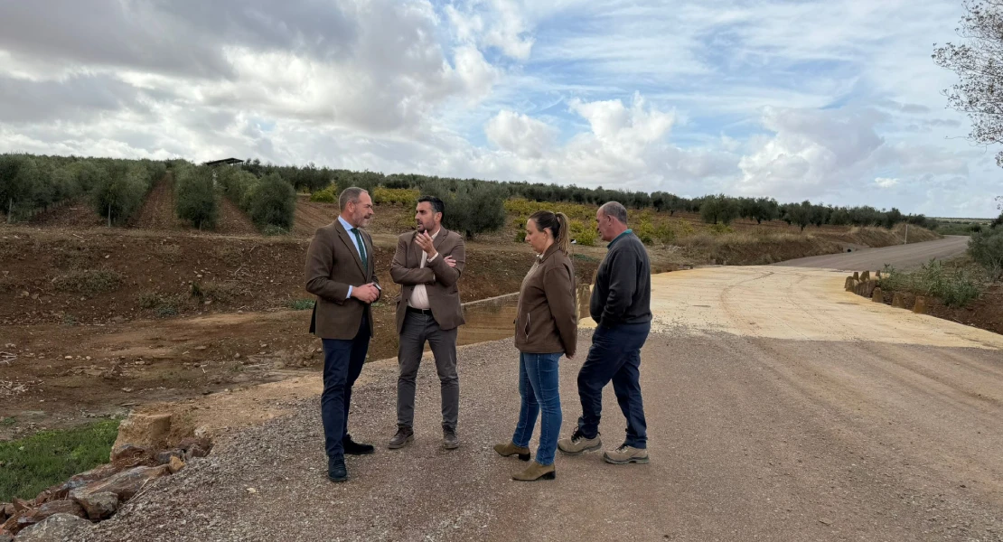 La Junta subvencionará la compra de máquinas para que los pueblos arreglen sus caminos