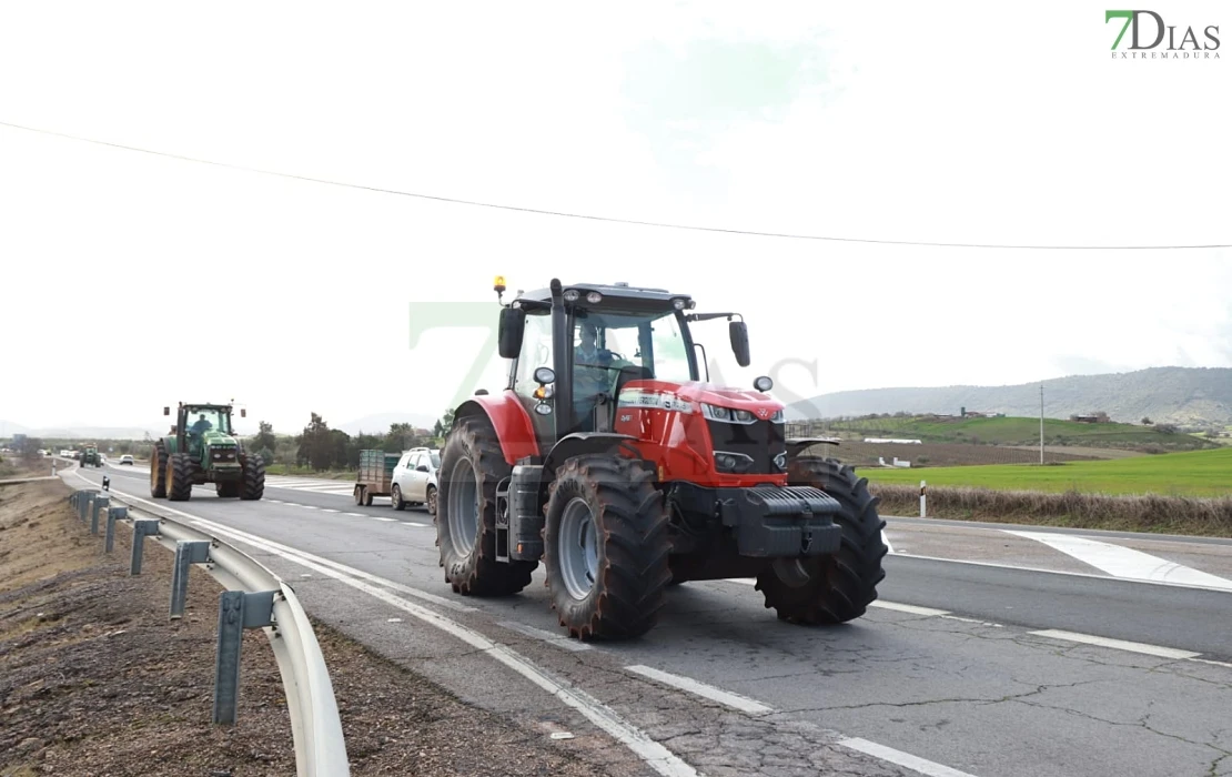 Imágenes de la tractorada en Extremadura para protestar por el acuerdo de Mercosur