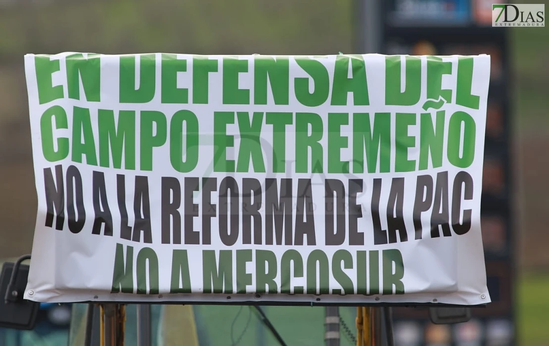 Imágenes de la tractorada en Extremadura para protestar por el acuerdo de Mercosur