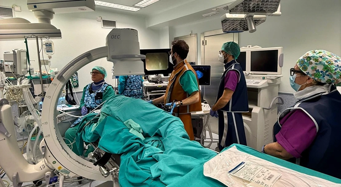 Un hospital extremeño implanta un nuevo tratamiento para evitar la cirugía en pacientes pancreáticos