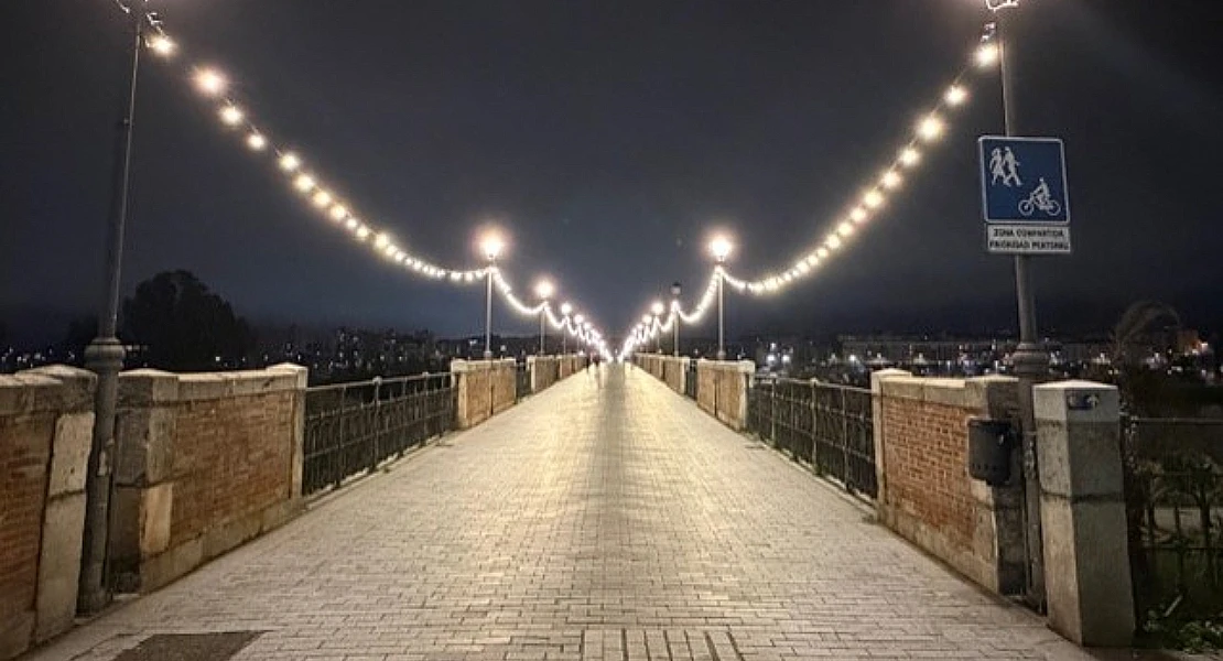 El PSOE pide explicaciones claras sobre la retirada de las luces del Puente de Palmas